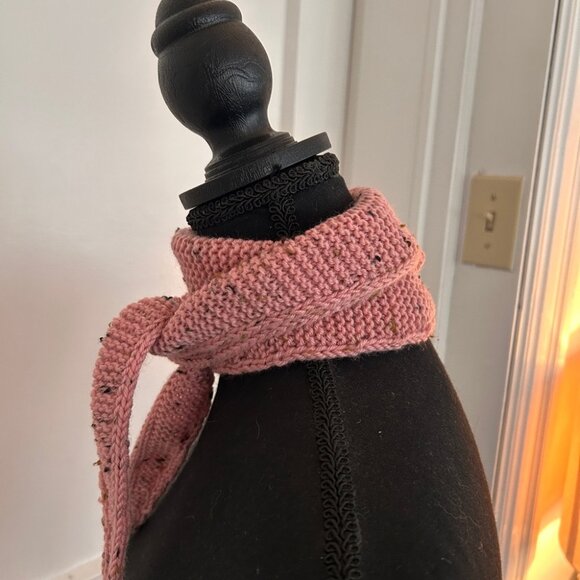 Brand New Hand knit Sophie Scarf in Pink with Flecks of Black & Green Size L - Picture 5 of 10